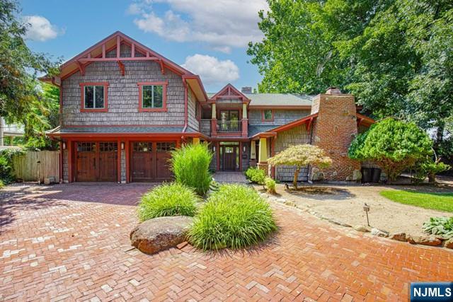 12 Alcott Road, Mahwah, New Jersey - 4 Bedrooms  
4 Bathrooms  
9 Rooms - 