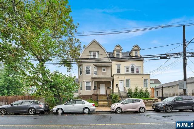 348 13th Avenue, Newark, New Jersey - 8 Bedrooms  
4 Bathrooms  
16 Rooms - 