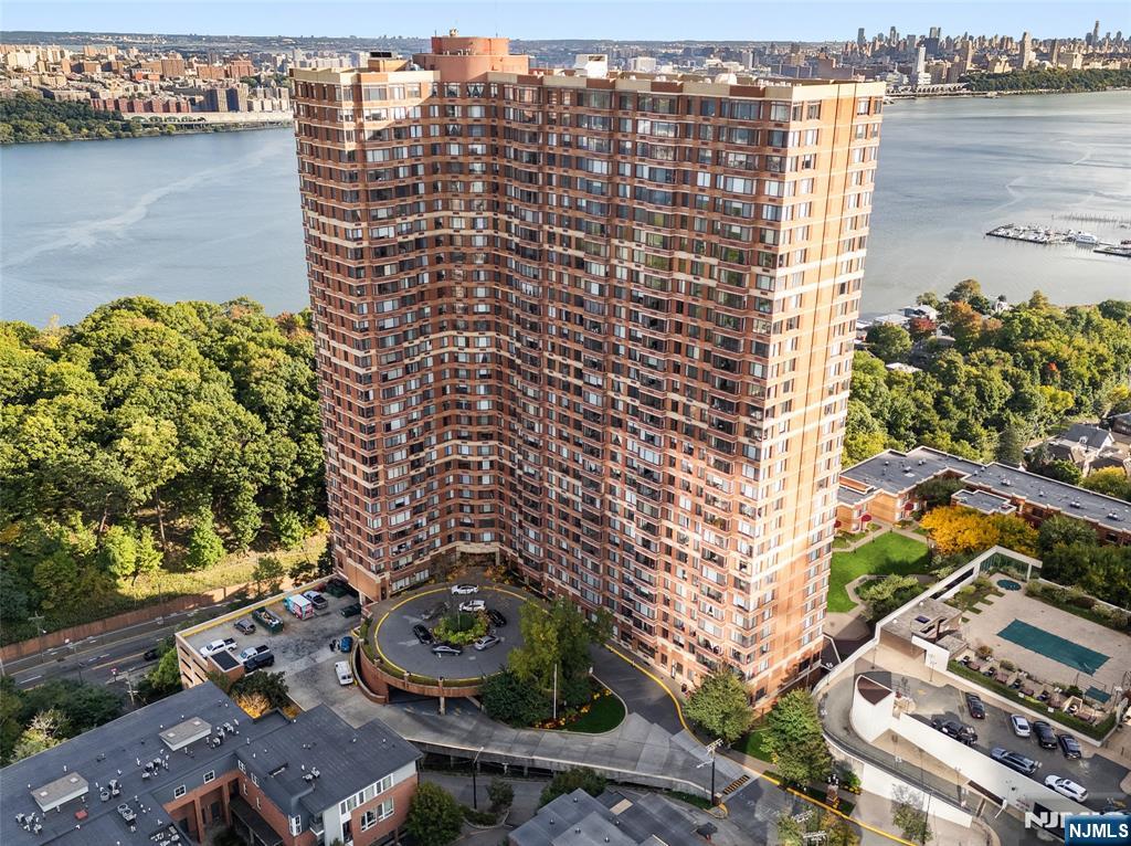 Property for Sale at 100 Old Palisade Street 2607, Fort Lee, New Jersey - Bedrooms: 2 
Bathrooms: 3  - $675,000