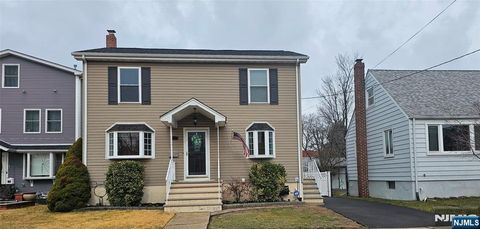 9 Kearney Street, Lyndhurst, NJ 07071 - MLS#: 25008313