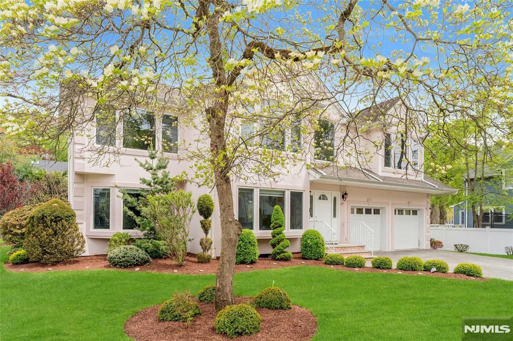 Photo of 27 Highland Avenue, Demarest, NJ 07627 (MLS # 26014558)