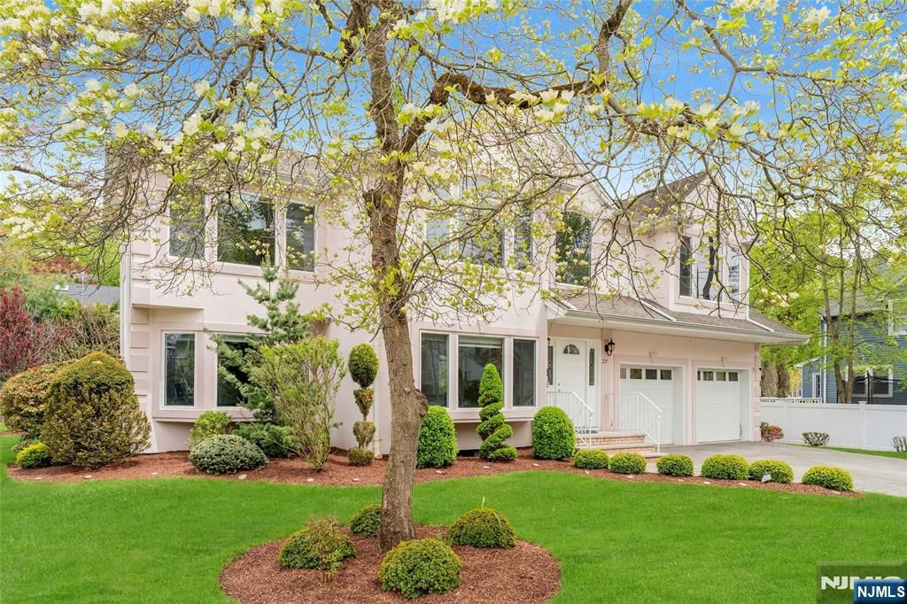 Photo of 27 Highland Avenue, Demarest, NJ 07627 (MLS # 26014558)