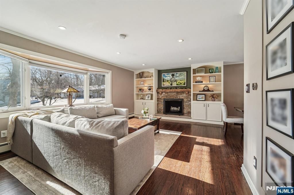 Photo of 6 Browning Court, Roseland, NJ 07068 (MLS # 26004413)