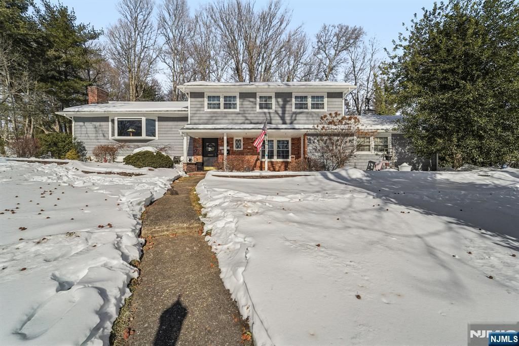 Photo of 6 Browning Court, Roseland, NJ 07068 (MLS # 26004413)