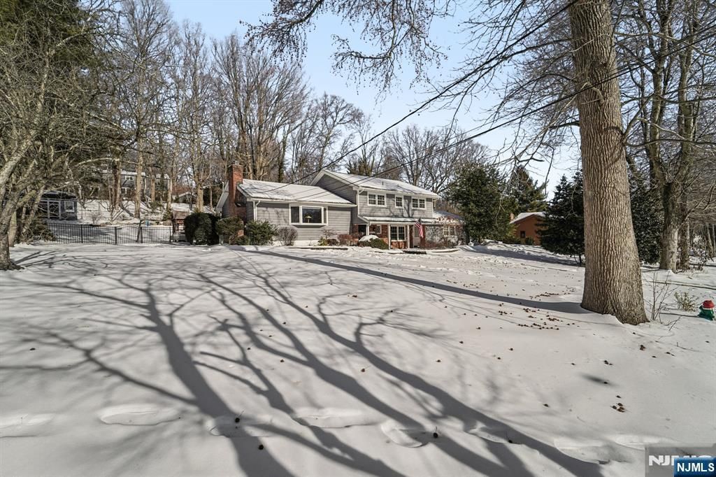 Photo of 6 Browning Court, Roseland, NJ 07068 (MLS # 26004413)