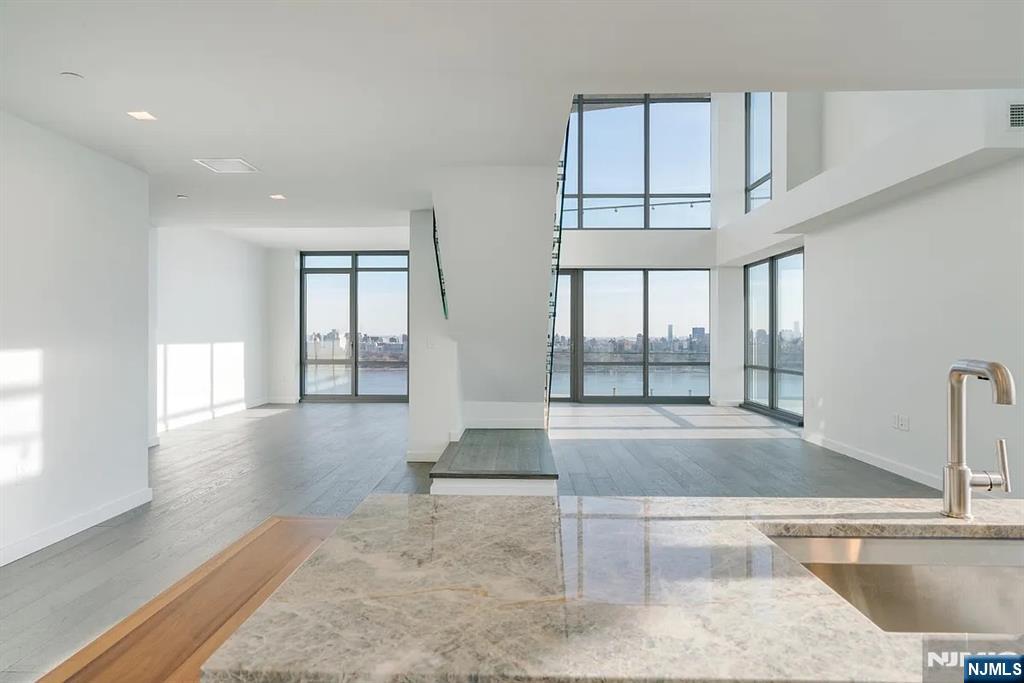 320 Adolphus Avenue 1415