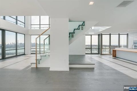 Photo of 320 Adolphus Avenue #1415, Cliffside Park, NJ 07010 (MLS # 25038971)