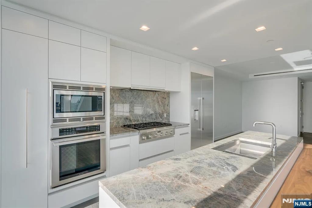 320 Adolphus Avenue 1415