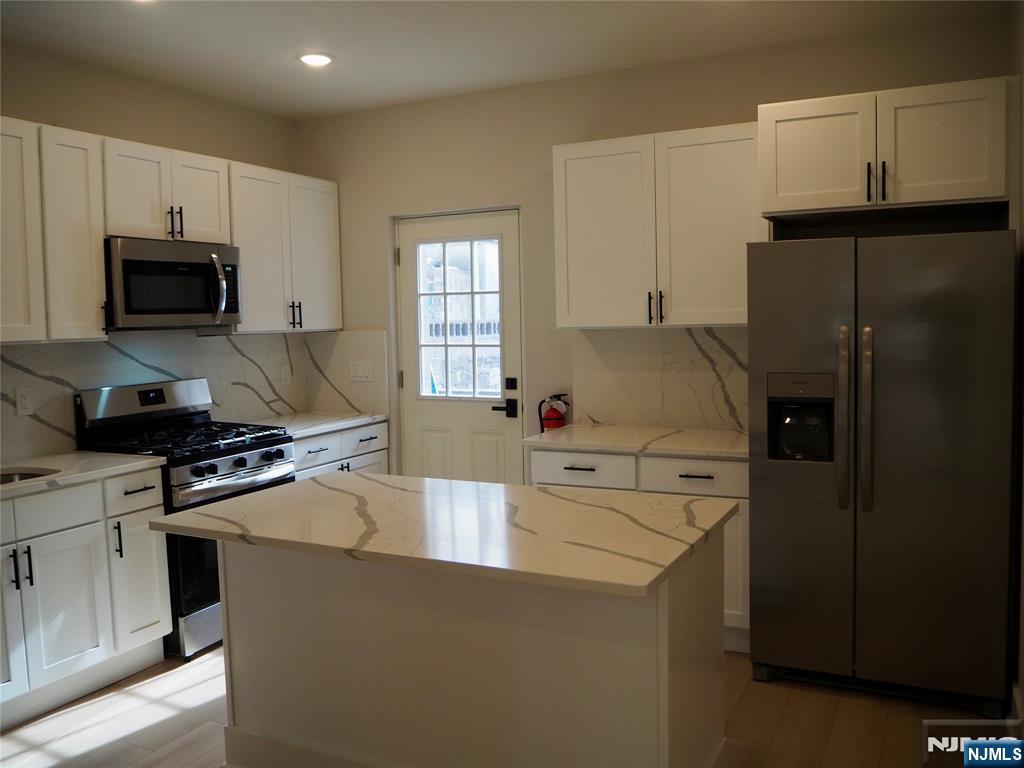 1205 Hillside Place 1