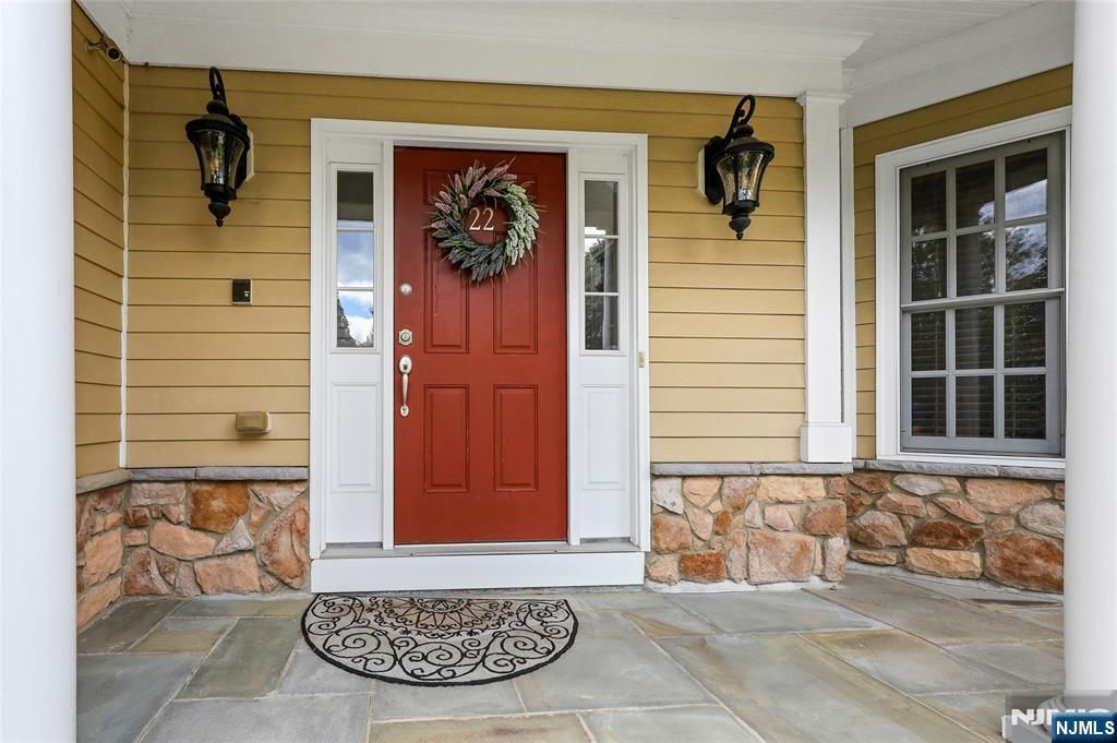 Photo of 22 Meadow Lake Drive, Mahwah, NJ 07430 (MLS # 26013114)