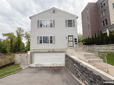 Photo of 361 Fort Lee Rd, Teaneck, NJ 07666 (MLS # 26015377)