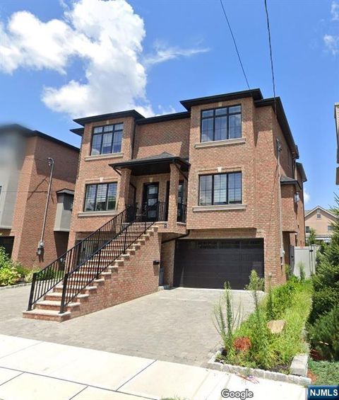 Photo of 85 Washington Avenue #85, Cliffside Park, NJ 07010 (MLS # 26026017)