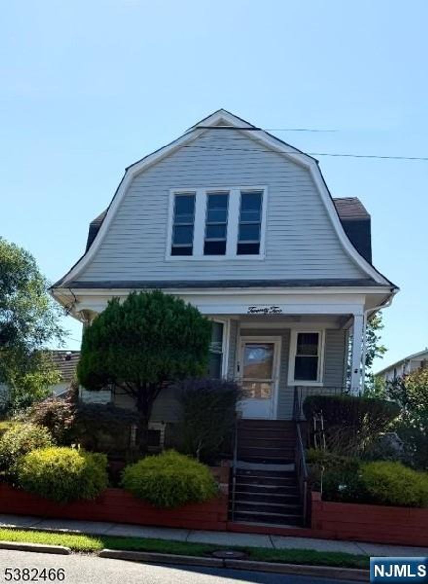 THIS 3 BEDROOM, 1.5 BATH COLONIAL ON QUIET 1 BLOCK STREET HAS INCREDIBLE POTENTIAL. WHILE THIS HOME NEEDS TLC IT PRESENTS AN EXCEPTIONAL OPPORTUNITY FOR AHOMEOWNER TO CREATE THEIR DREAM HOME OR FOR INVESTORS TO CUSTOMIZE AND ADD VALUE. THIS HOME FEATURES HARDWOOD FLOORS, BEAMED CEILING AND PLATE RAIL IN DR.MAPLEWOOD OFFERS A VIBRANT DOWNTOWN AREA, TRAIN TO NYC AND PROXIMITY TO ALL MAJOR TRANSPORTATION INCLUDING 30 MIN TO LIBERTY AIRPORT.