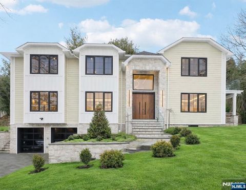 Photo of 25 Macarthur Avenue, Closter, NJ 07624 (MLS # 26000746)