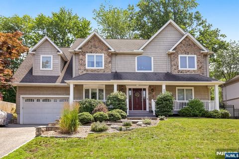 Photo of 292 Gorden Drive, Paramus, NJ 07652 (MLS # 26026701)