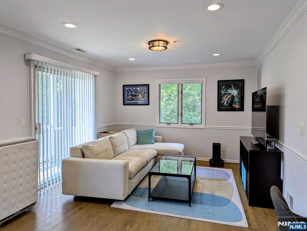 Rental Property at 230 Orchard Park, Allendale, New Jersey - Bedrooms: 2 
Bathrooms: 2 
Rooms: 5  - $3,400 MO.