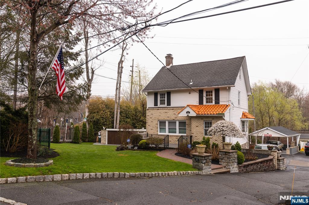 852 Springfield Avenue