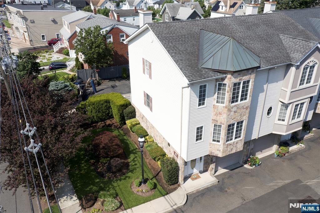 49 Stuyvesant Avenue 9