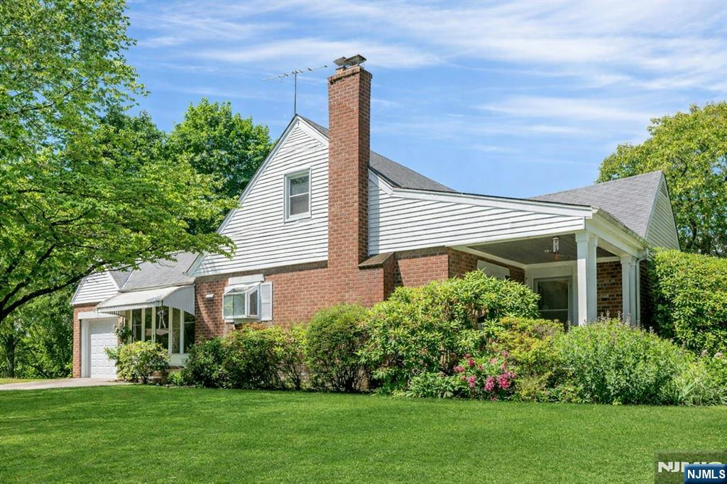 389 Bergen Boulevard