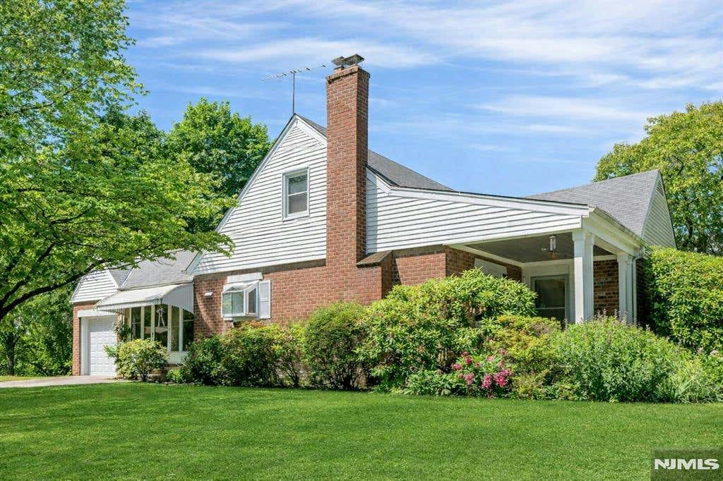 Photo of 389 Bergen Boulevard, Oradell, NJ 07649 (MLS # 26020612)