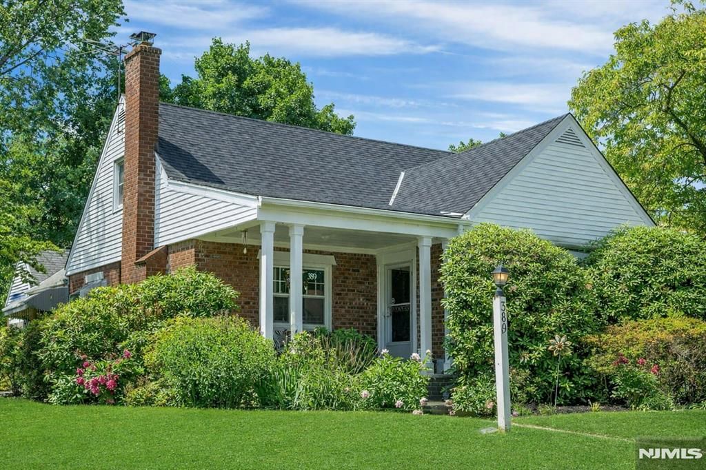 Photo of 389 Bergen Boulevard, Oradell, NJ 07649 (MLS # 26020612)