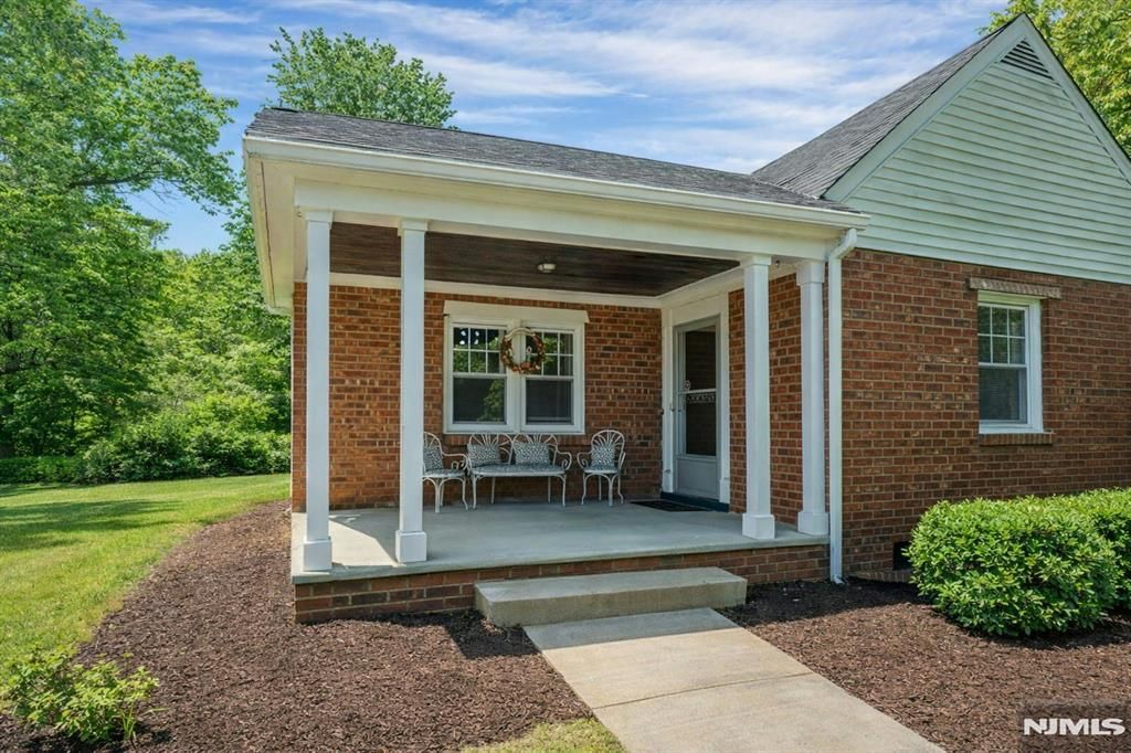 Photo of 389 Bergen Boulevard, Oradell, NJ 07649 (MLS # 26020612)