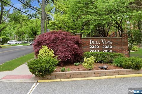 Photo of 2330 Linwood Avenue #2E, Fort Lee, NJ 07024 (MLS # 26018898)