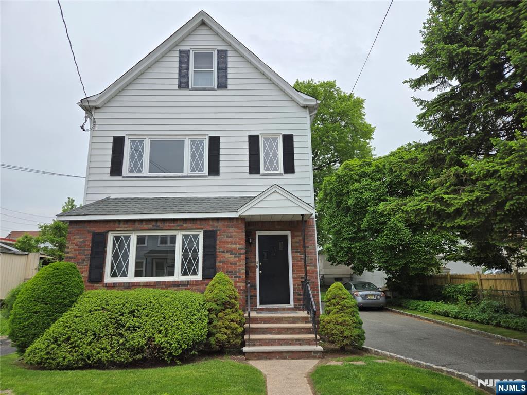 Rental Property at 9 Wadsworth St 1, Wallington, New Jersey - Bedrooms: 2 
Bathrooms: 1 
Rooms: 5  - $2,500 MO.