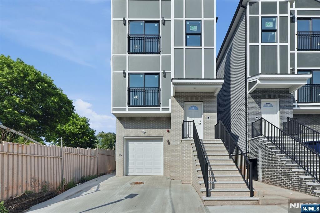 339 Court Street