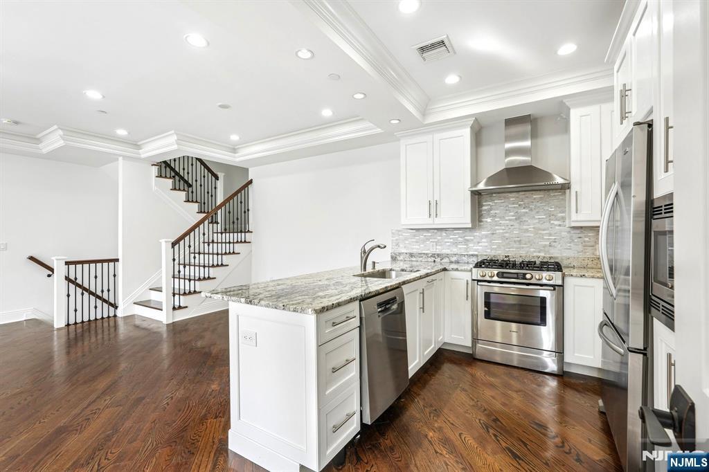6 Marquis Court