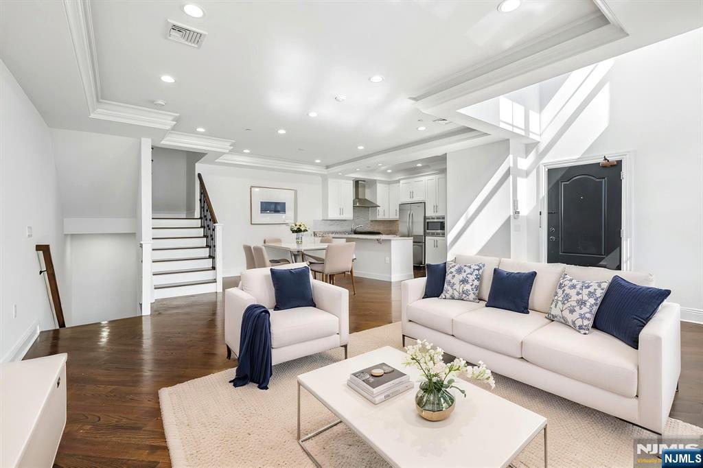 6 Marquis Court