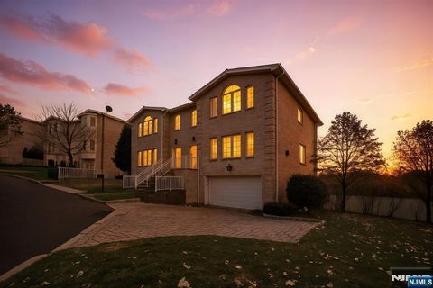 2 Kathleen Court C002 Ridgefield NJ 07657