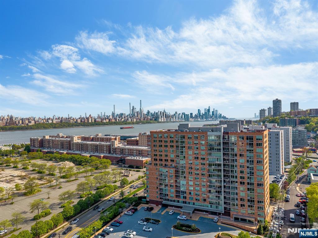 612 Hudson Park 612, Edgewater, New Jersey - 2 Bedrooms  
2 Bathrooms - 