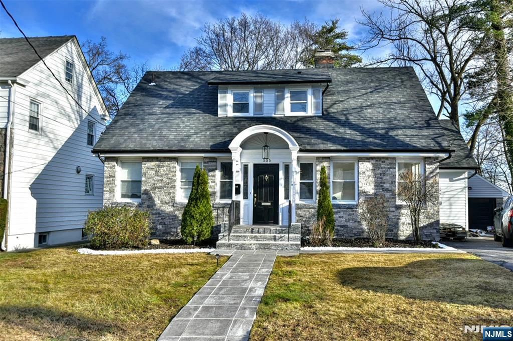 Photo of 555 Lincoln Avenue, Glen Rock, NJ 07452 (MLS # 25043739)