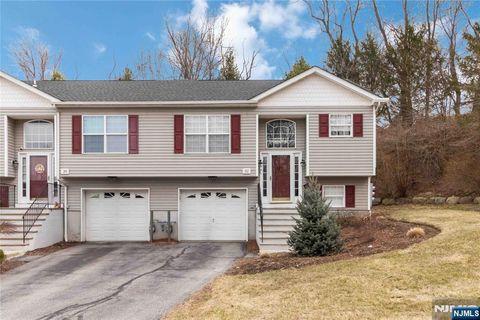 32 Oak Point Drive Hamburg NJ 07419