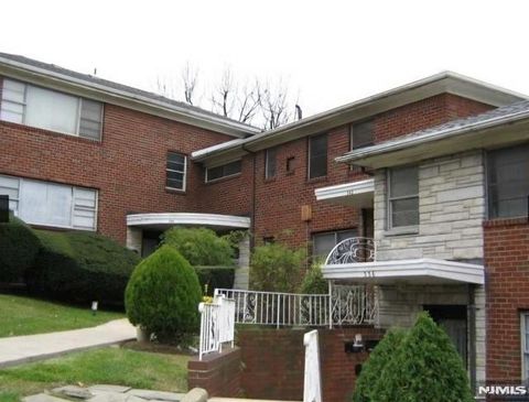 Photo of 330 Northwood Way #10, Palisades Park, NJ 07650 (MLS # 26002128)