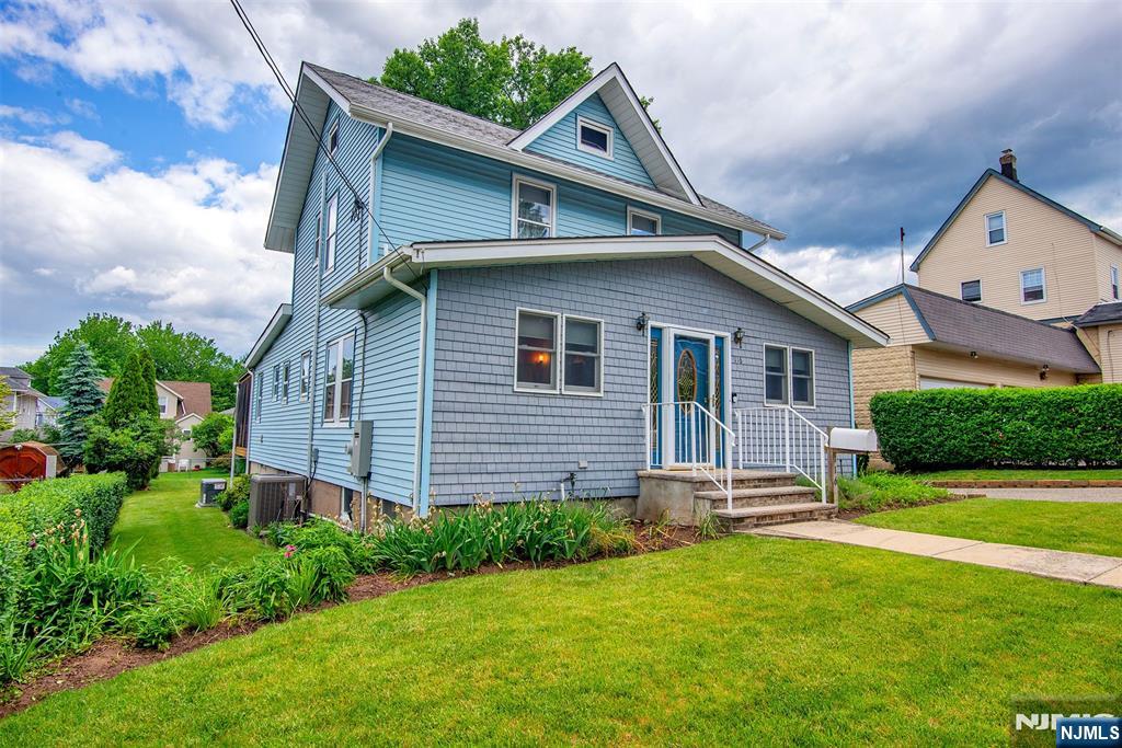 116 W Quackenbush Avenue