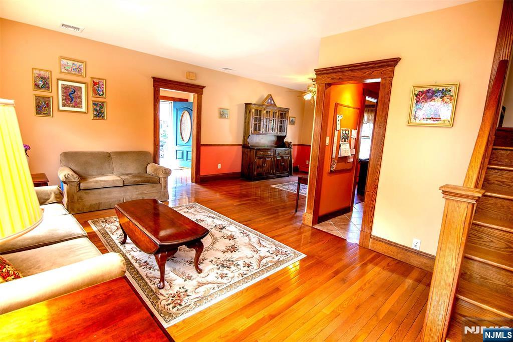 116 W Quackenbush Avenue