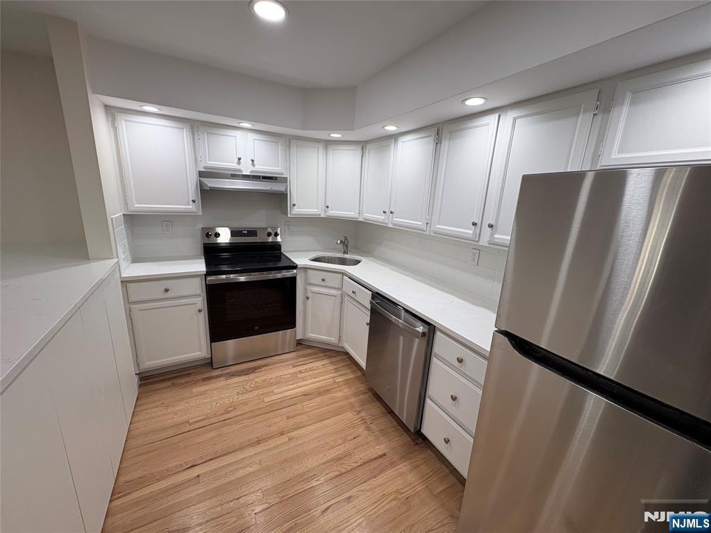 204 River Renaissance B04