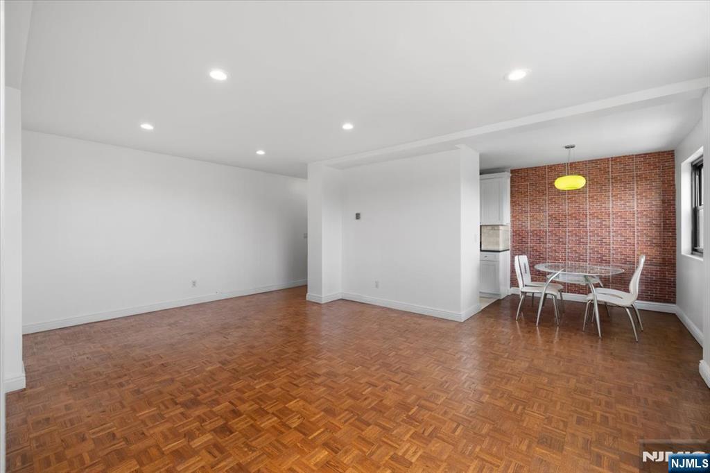 25 Grand Avenue 7B