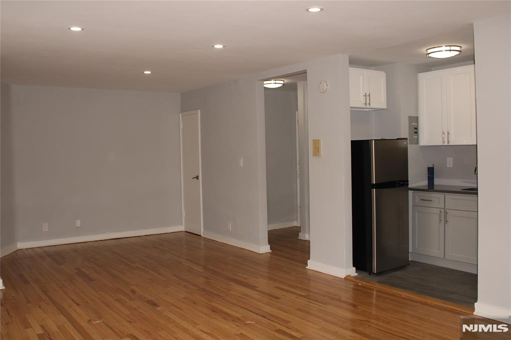 819 Bloomfield Avenue 9