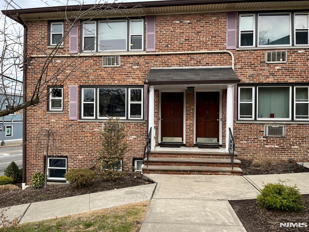 Photo 1 of 741 Bloomfield Avenue A1, Verona, New Jersey, $250,000, Web #: 325009120