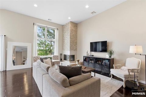 Photo of 855 Valley Brook Ave #2G, Lyndhurst, NJ 07071 (MLS # 26008206)