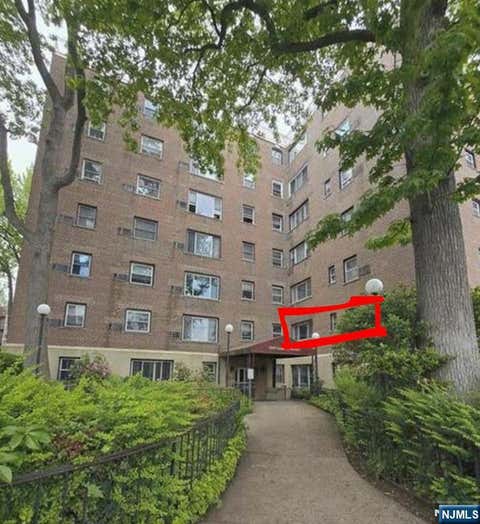 Photo of 2345 Linwood AVE #1A, Fort Lee, NJ 07024 (MLS # 26031449)