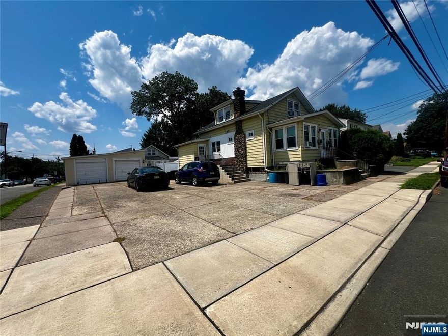 Affordable 1-Bedroom in Hawthorne. Bright and functional 1-bedroom, 1-bath unit in a convenient Hawthorne location. Includes one parking spot and on-site laundry. Great value at $1,450/month.