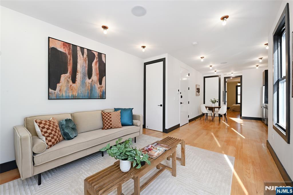 37 Thorne Street 2L, Jersey City, New Jersey - 2 Bedrooms  
2 Bathrooms - 