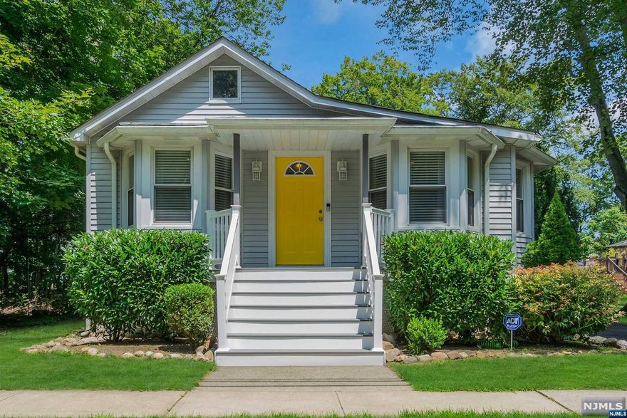 Step into your dream home, located in the heart of Hillsdale! Move-in ready 4 bedroom 2 bath stunning home, with nothing to do but unpack. Upon entering you'll be immediately captivated by the natural light, customs blinds allow as much light as you like. Living room is perfect to sit back and enjoy quality time. Newer kitchen with plenty of storage space and beautiful stainless steel appliances. BUT WAIT there's more, newer deck is the perfect spot for entertaining or to enjoy the picture perfect sunset while the calming water stream makes way for tranquility. All you need is cup a coffee and a seat to enjoy! Close to transportation, shops, and parks.