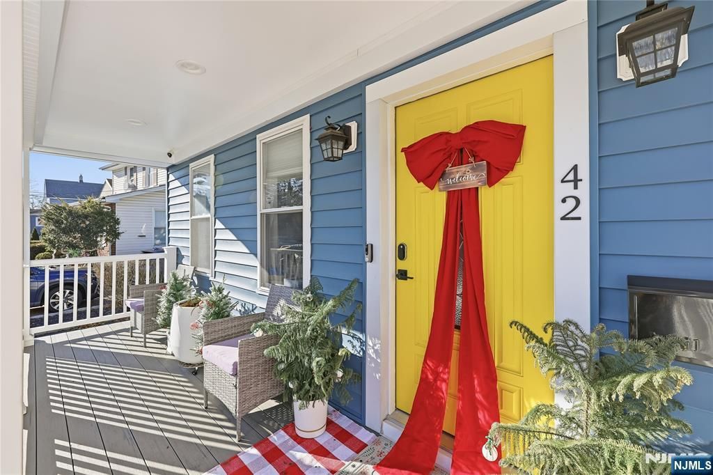 Photo of 42 S Demarest Avenue, Bergenfield, NJ 07621 (MLS # 25042491)