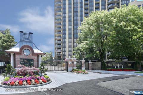 Photo of 900 Palisade Avenue #17K, Fort Lee, NJ 07024 (MLS # 26025578)