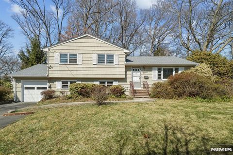 18 Clinton Place Woodcliff Lake NJ 07677